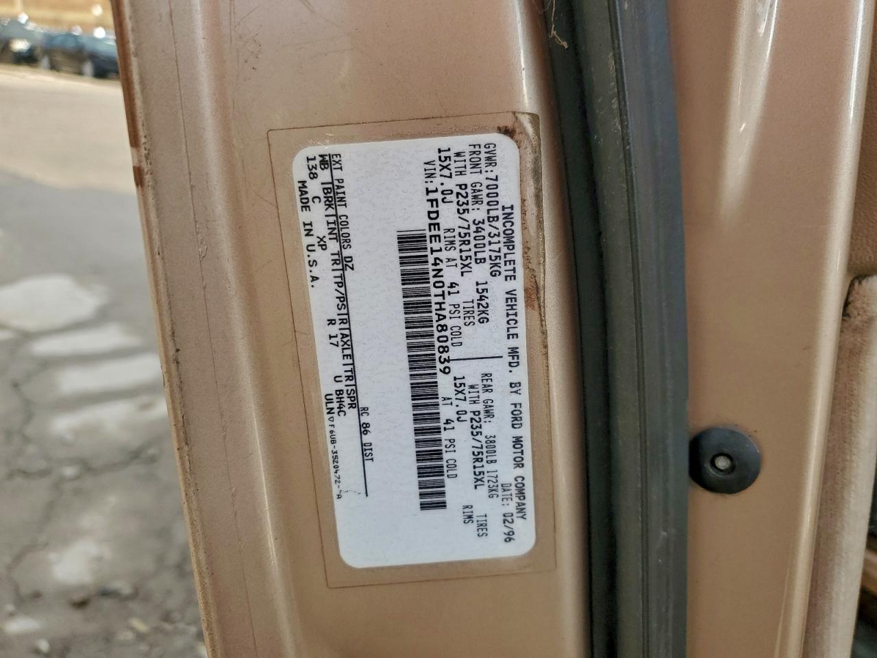 Ford Econoline E150 Van Image 11