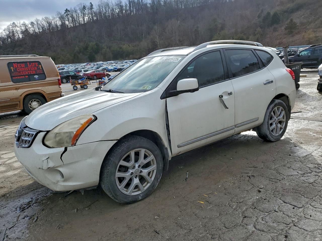 Nissan Rogue S Image 1