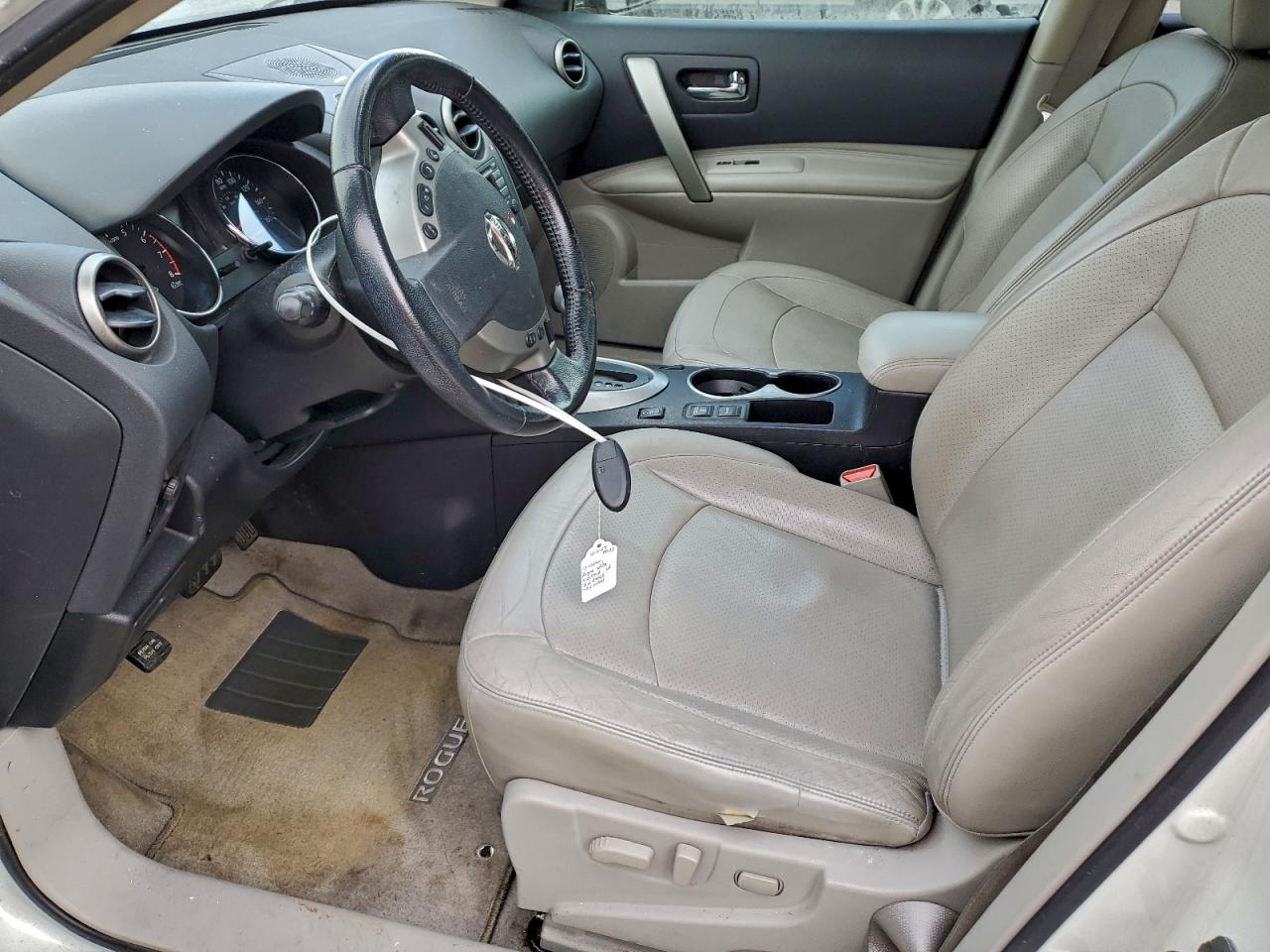 Nissan Rogue S Image 9