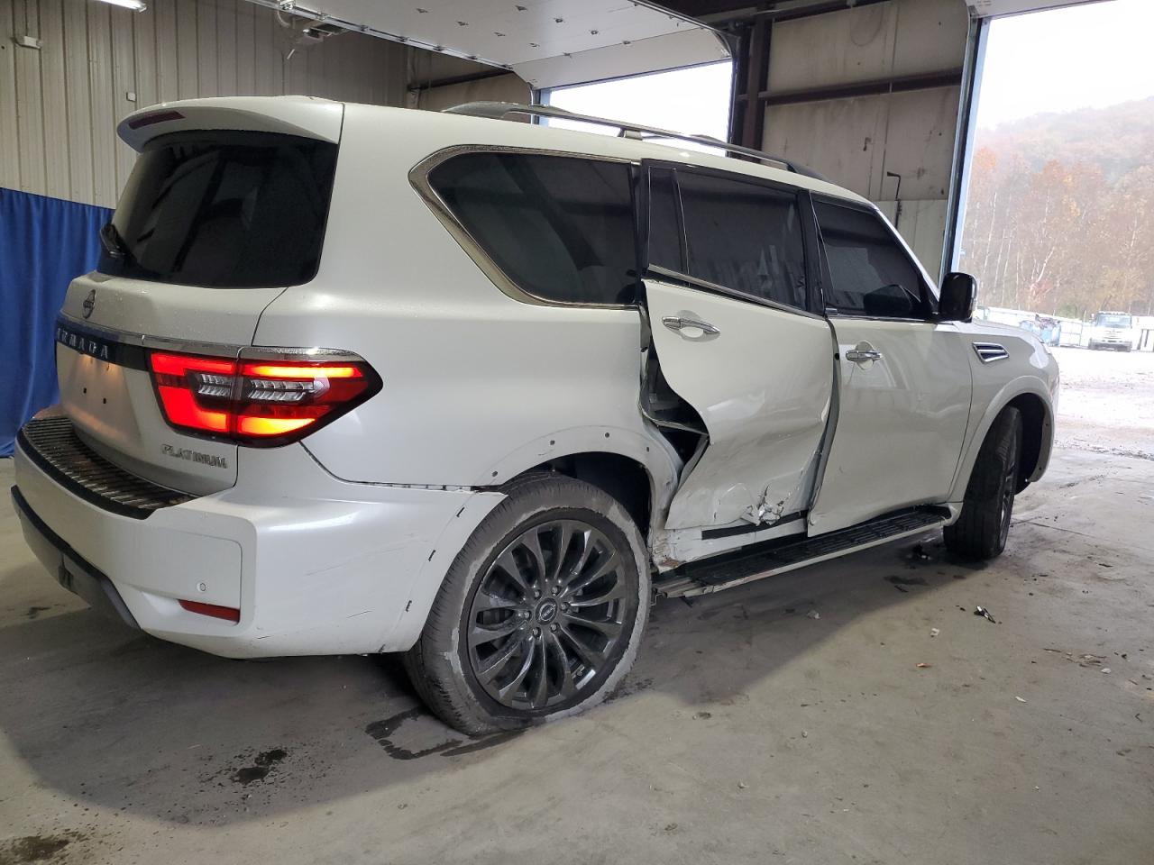 Nissan Armada Platinum Image 11