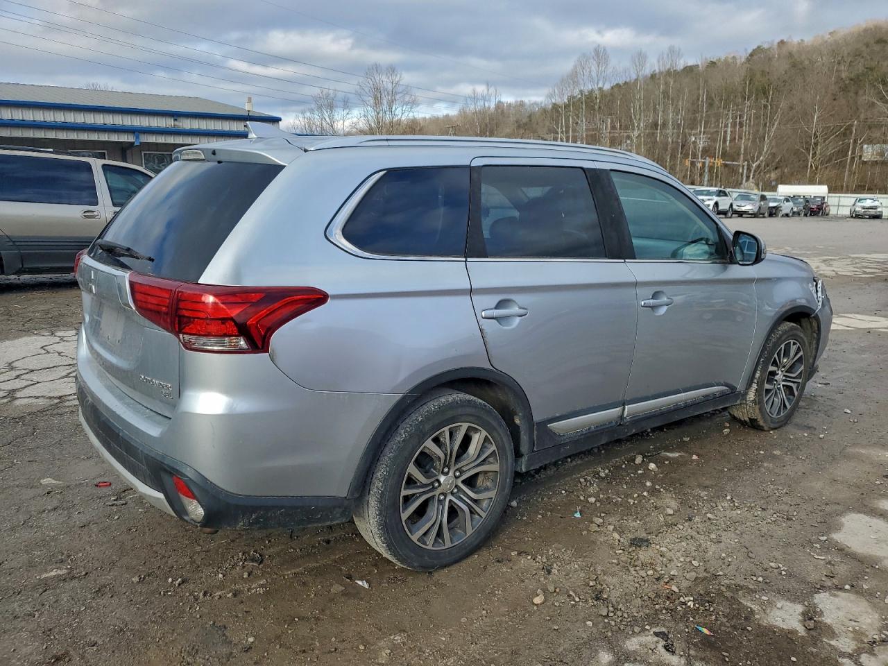 Mitsubishi Outlander Se Image 8