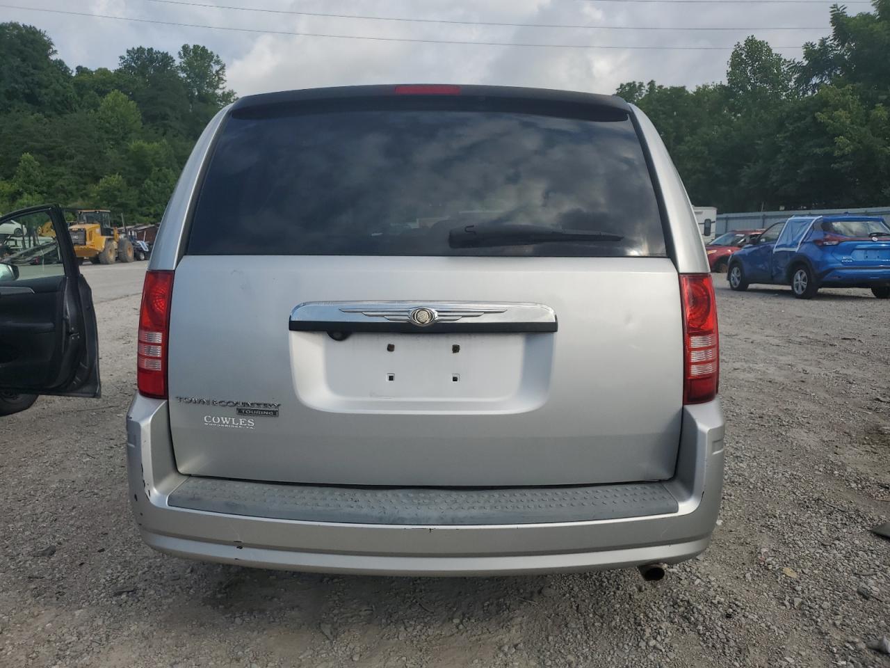 Chrysler Minivan Touring Image 10