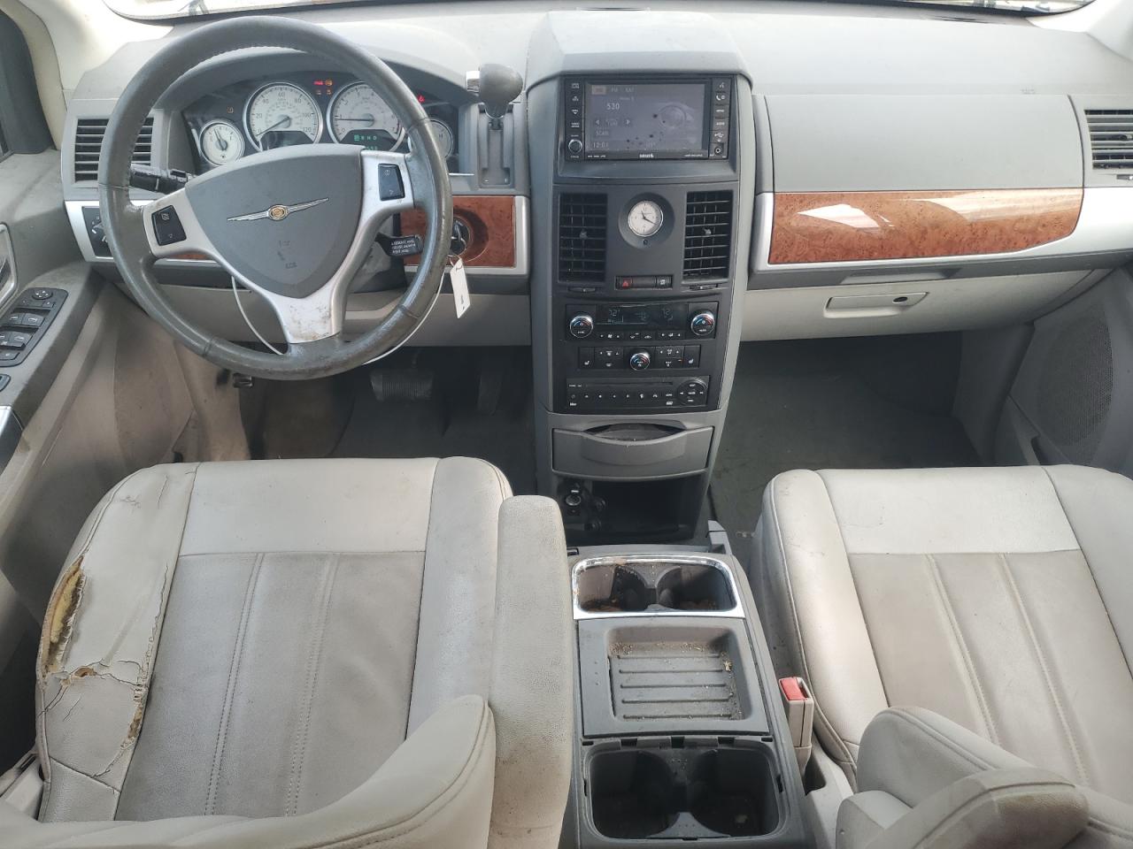 Chrysler Minivan Touring Image 7