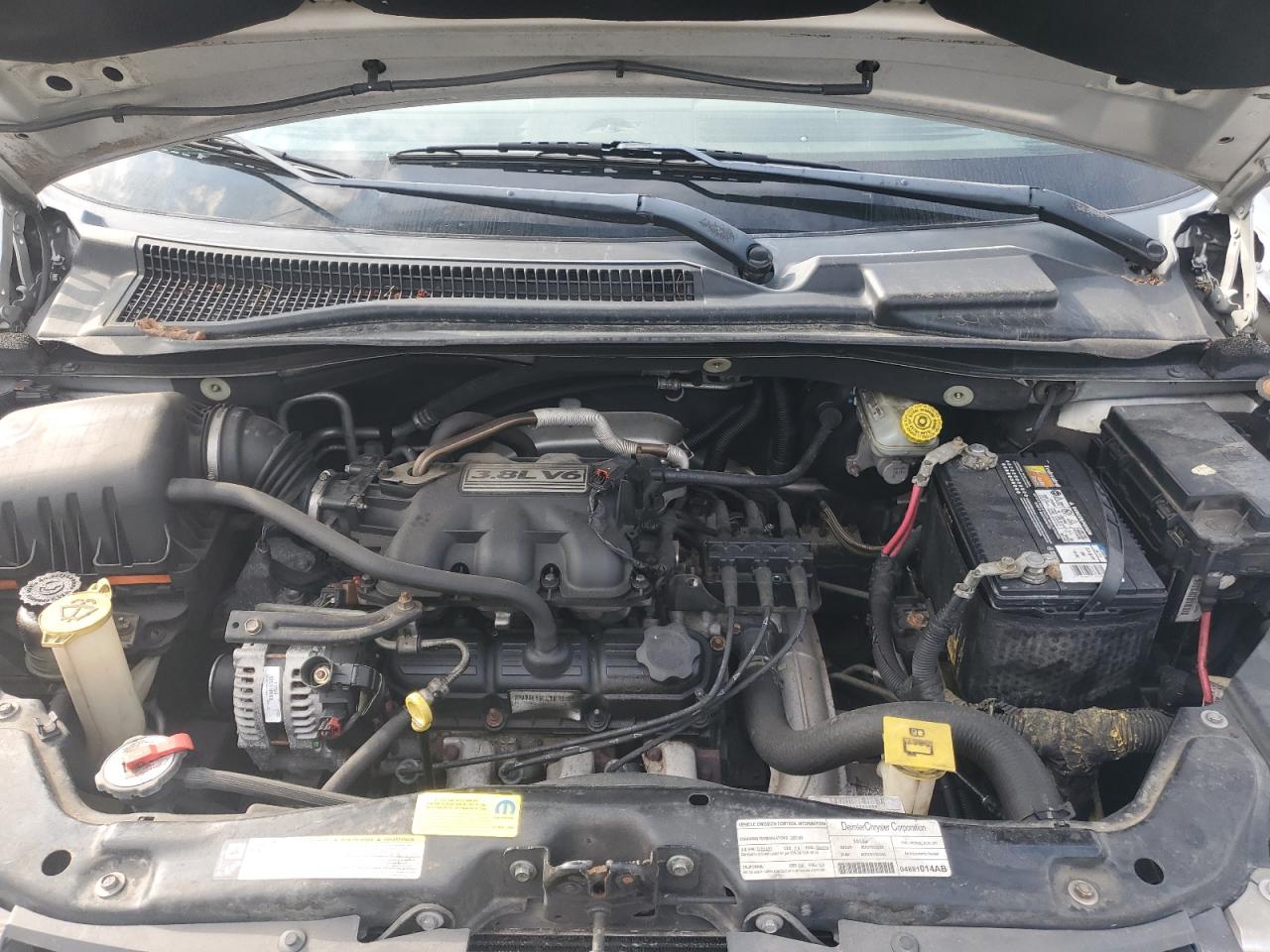 Chrysler Minivan Touring Image 9