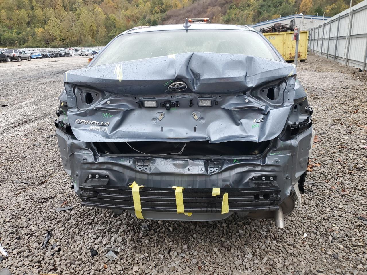 Toyota Corolla Le Image 9