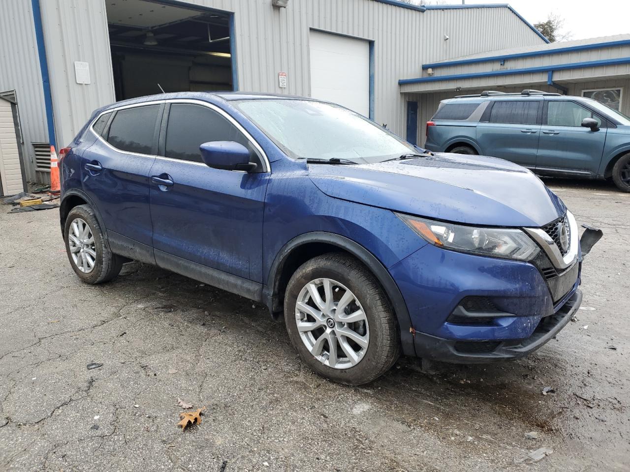 Nissan Rogue S Image 3