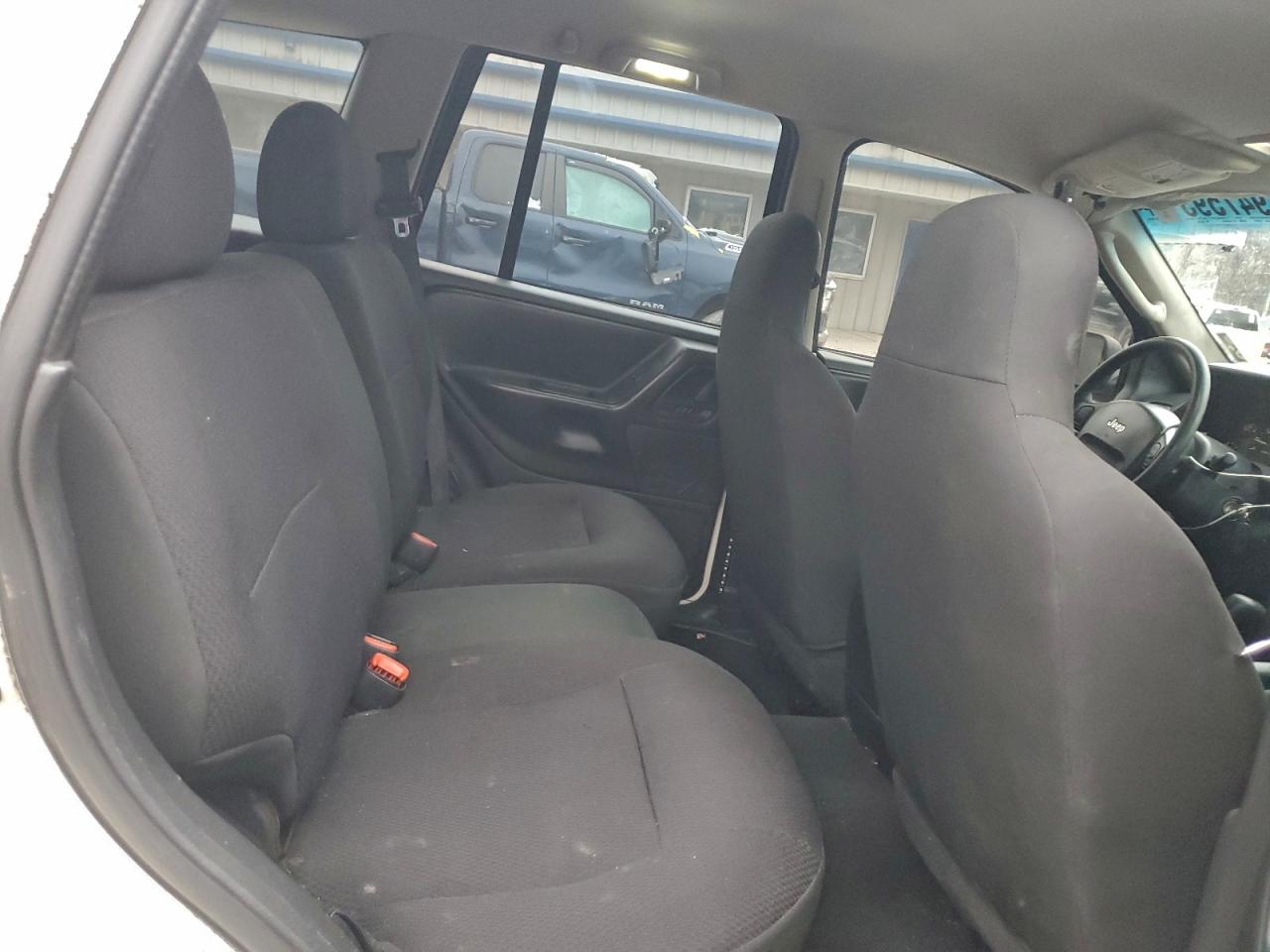 Jeep Grand Cherokee Laredo Image 13