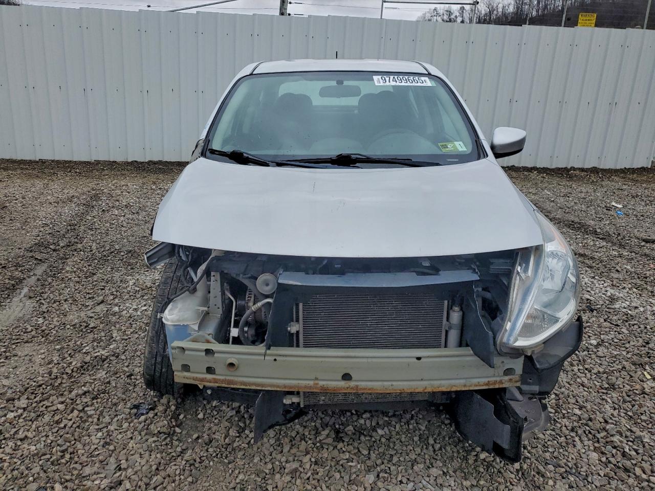 Nissan Versa S Image 3