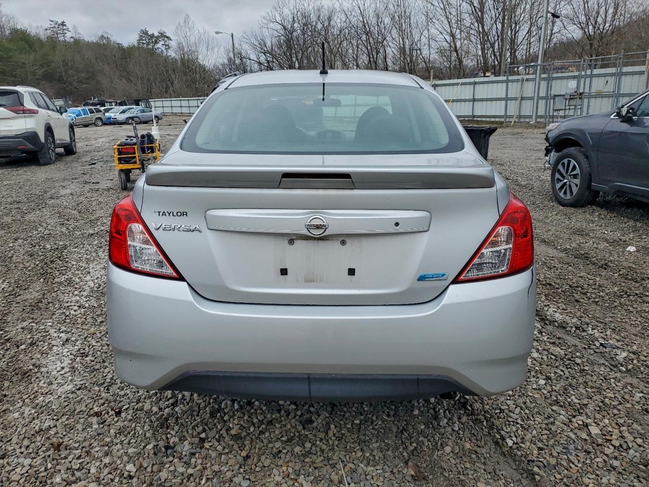 Nissan Versa S Image 2