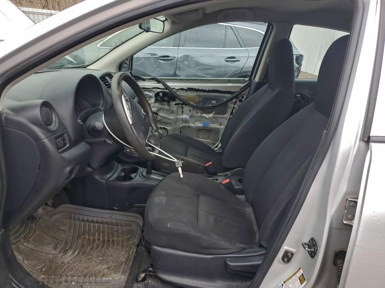 Nissan Versa S Image 7