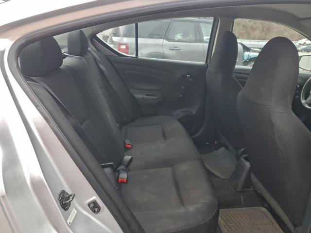 Nissan Versa S Image 5
