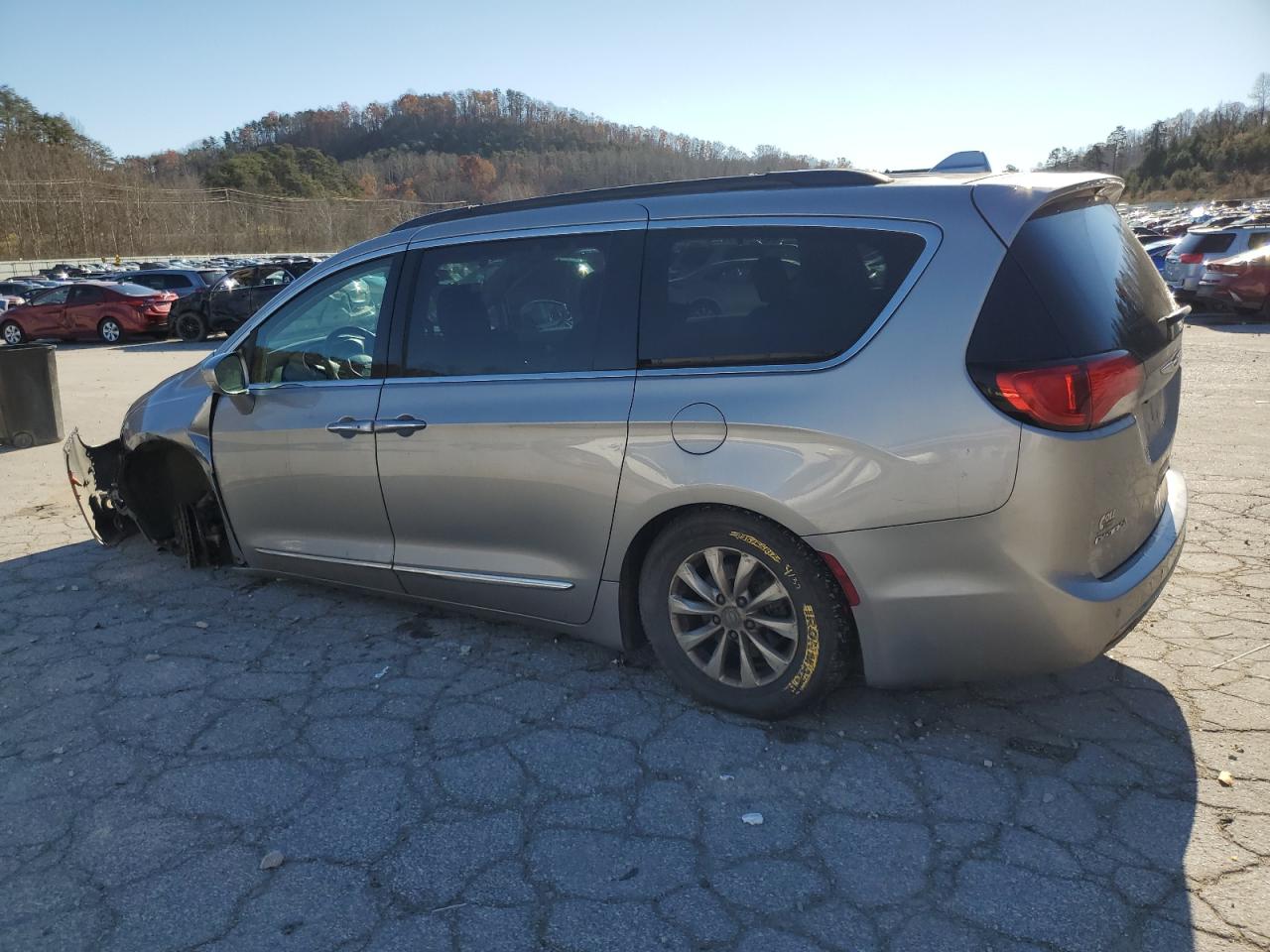 Chrysler Pacifica Touring L Image 10