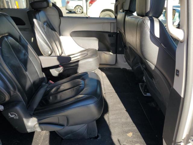 Chrysler Pacifica Touring L Image 3