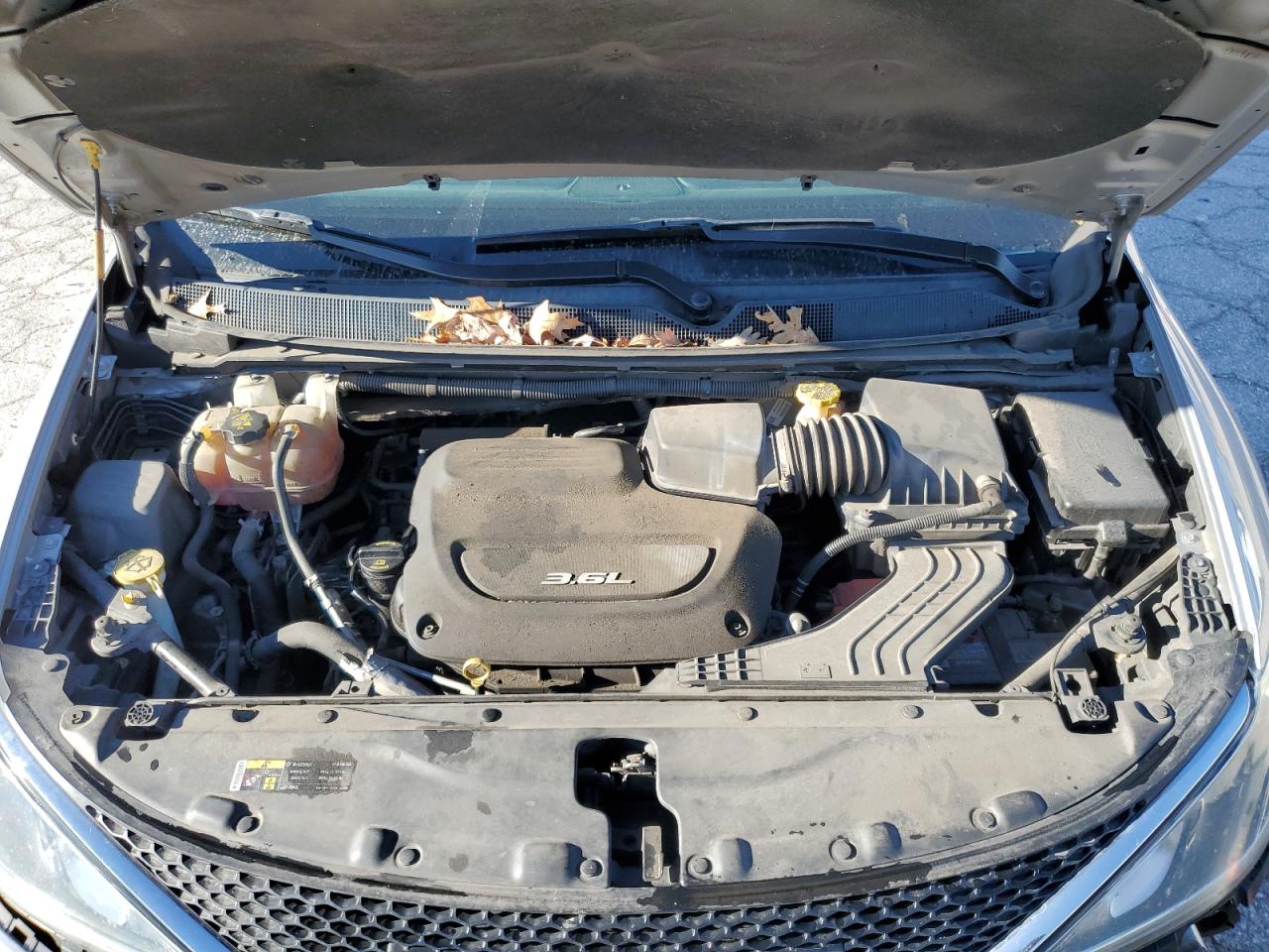 Chrysler Pacifica Touring L Image 5