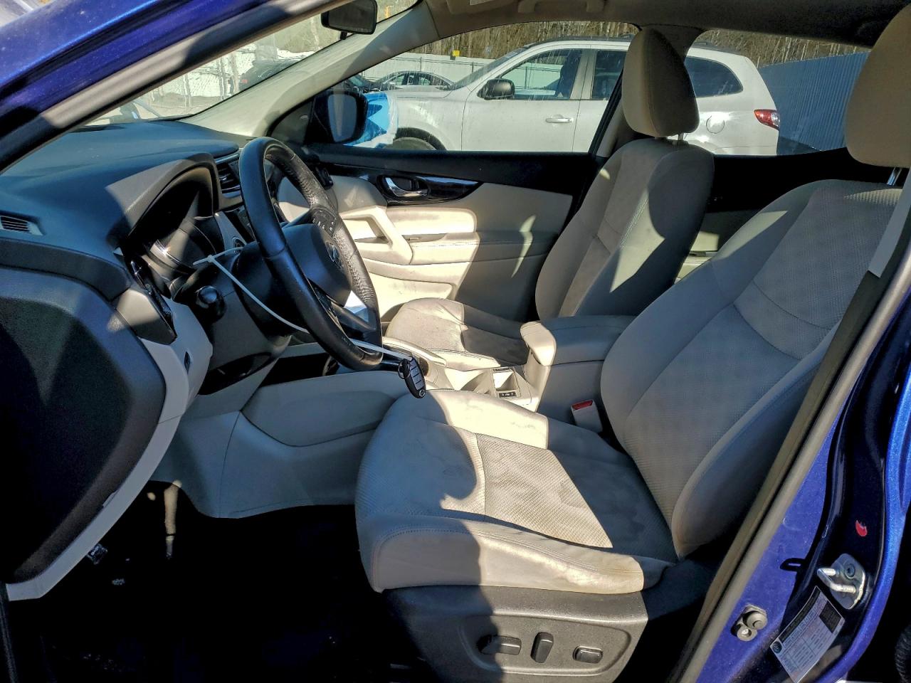 Nissan Rogue S Image 8