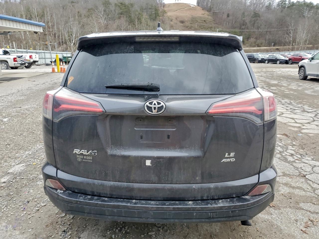 Toyota RAV4 Le Image 10