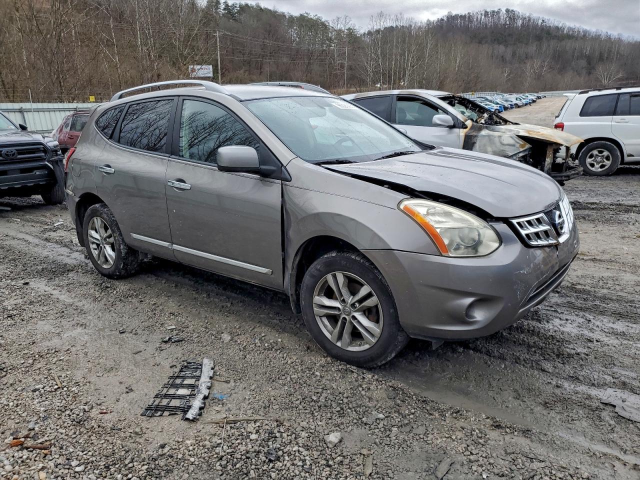 Nissan Rogue S Image 2
