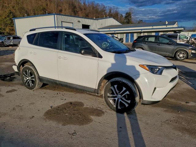 Toyota RAV4 Le Image 12