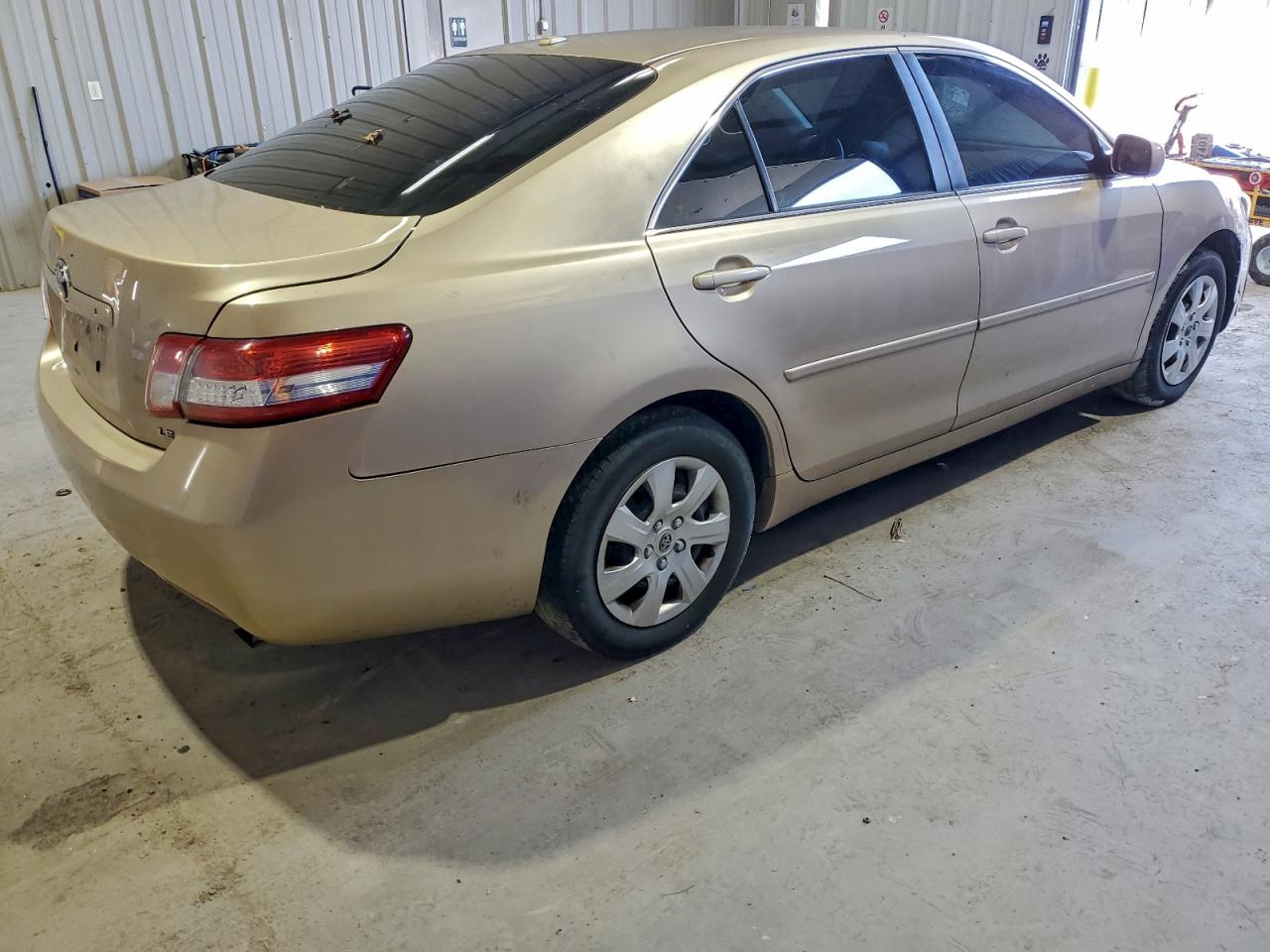 Toyota Camry Base Image 5