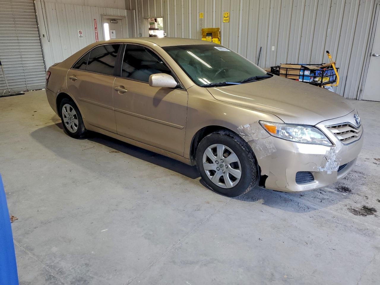Toyota Camry Base Image 12