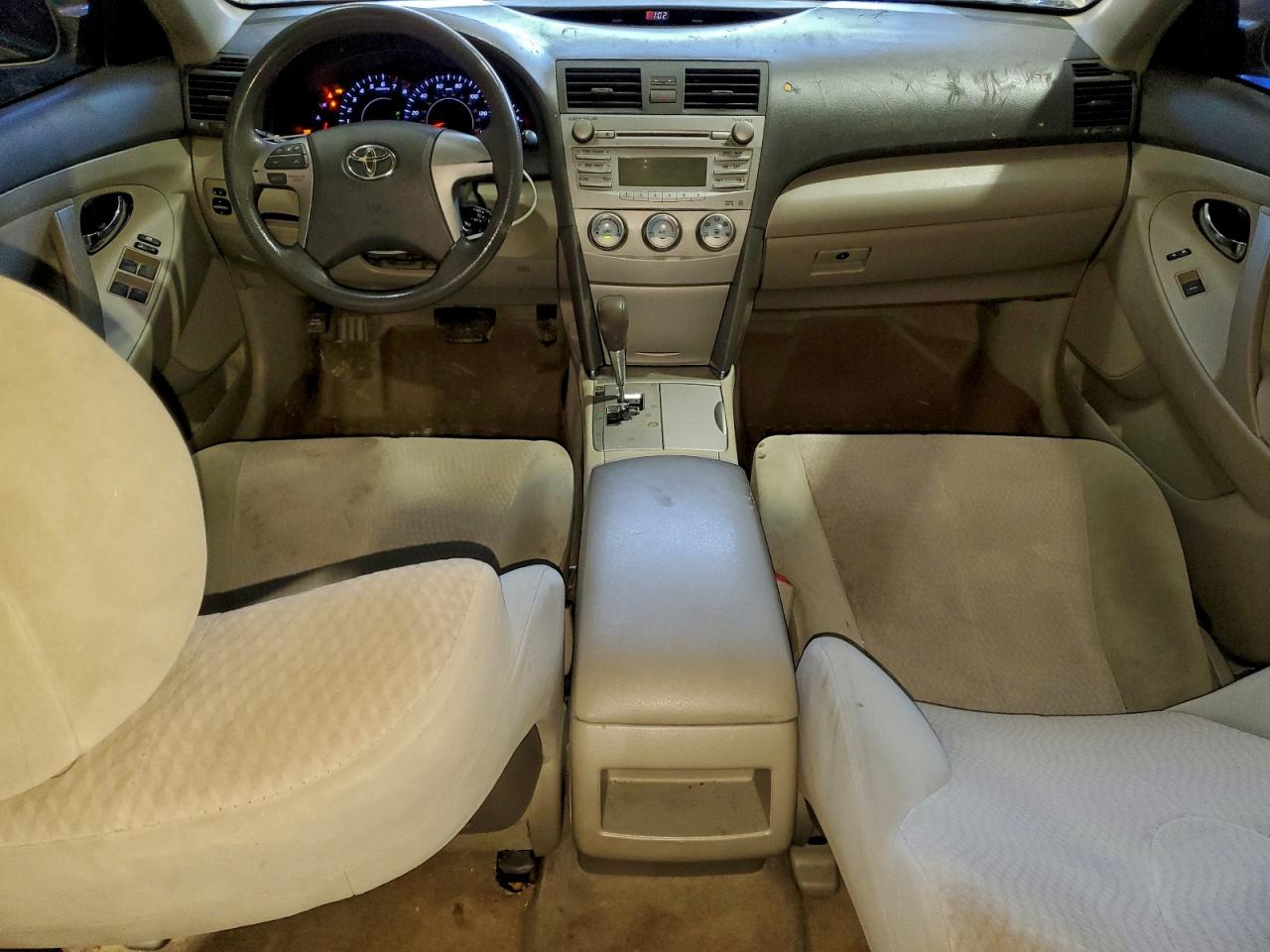 Toyota Camry Base Image 4
