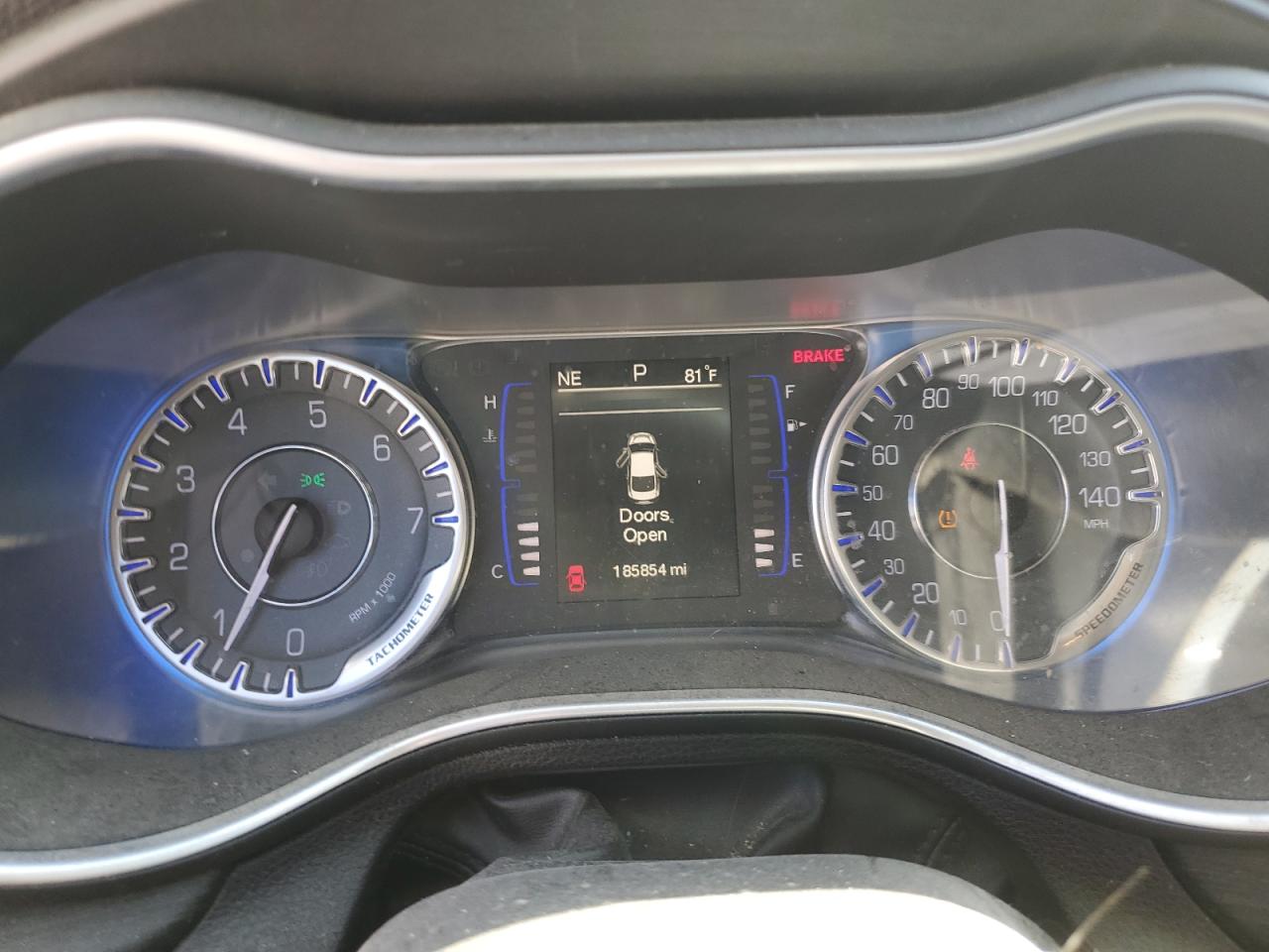 Chrysler 200 Limited Image 7