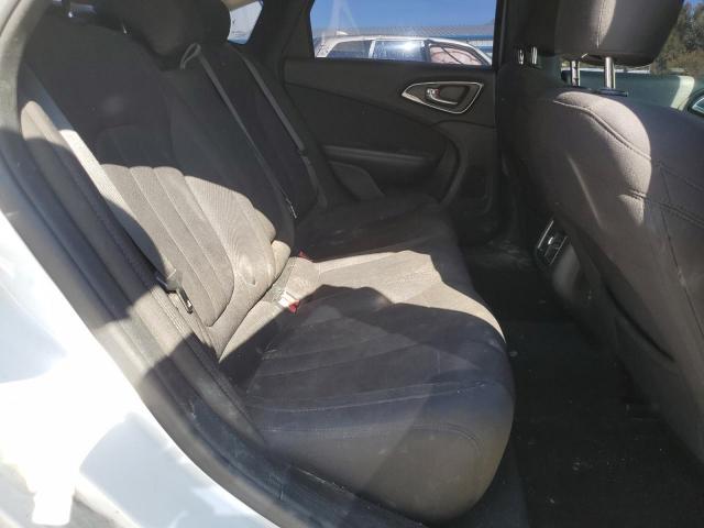 Chrysler 200 Limited Image 10