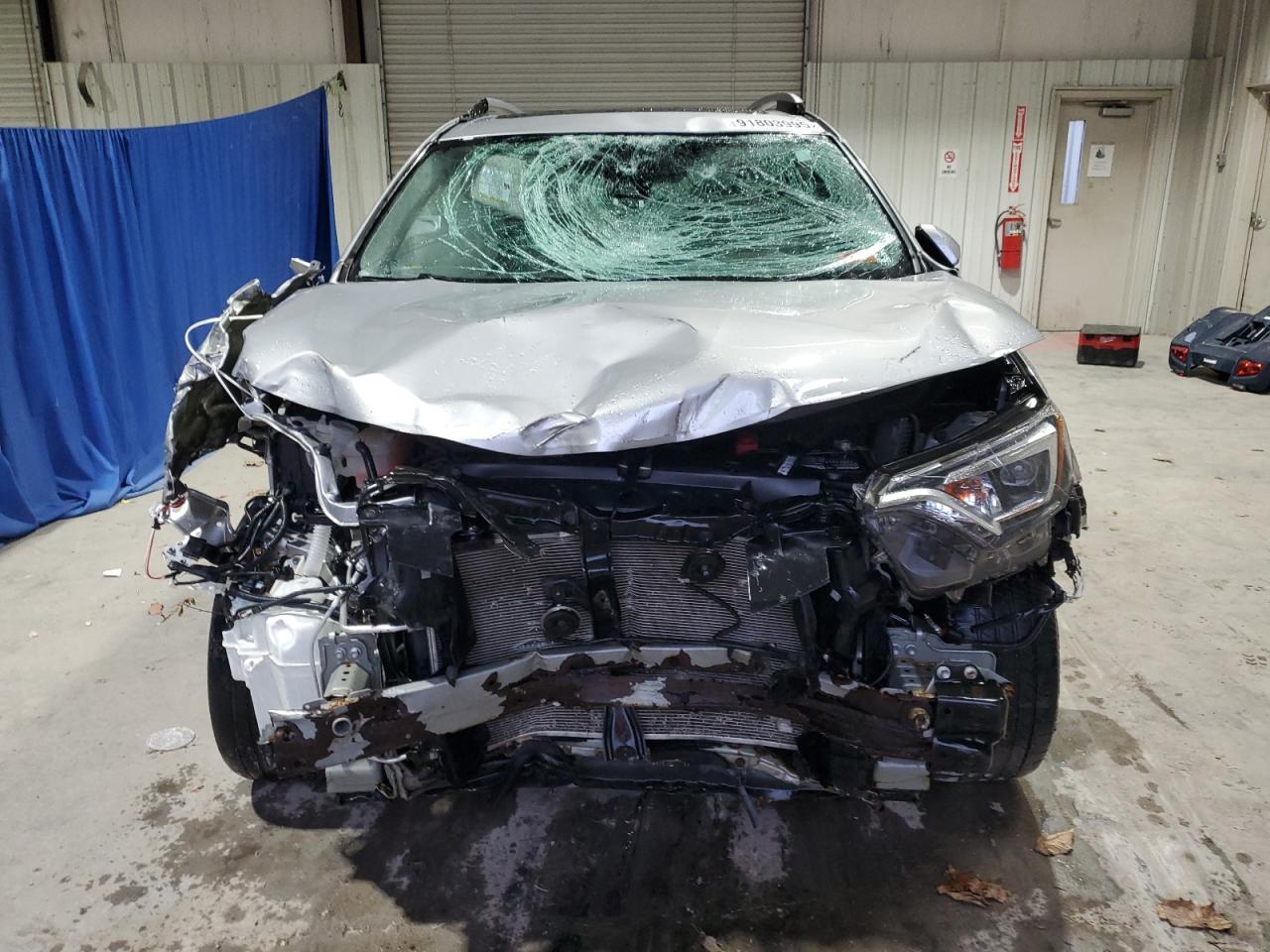 Toyota RAV4 Limited Image 8