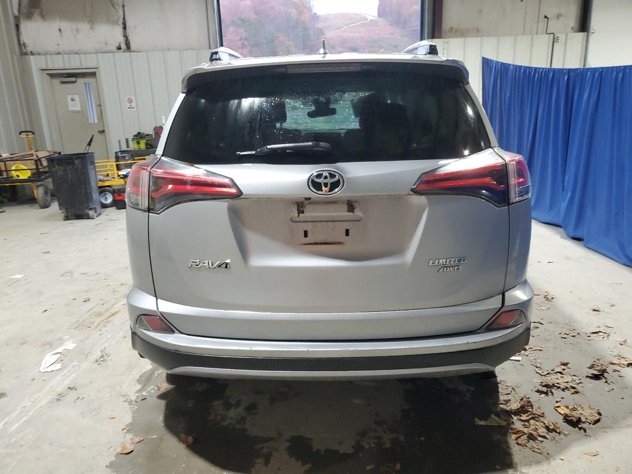 Toyota RAV4 Limited Image 12