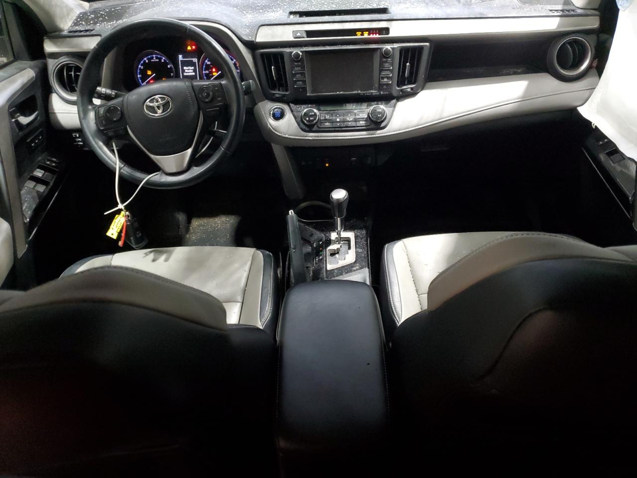 Toyota RAV4 Limited Image 10