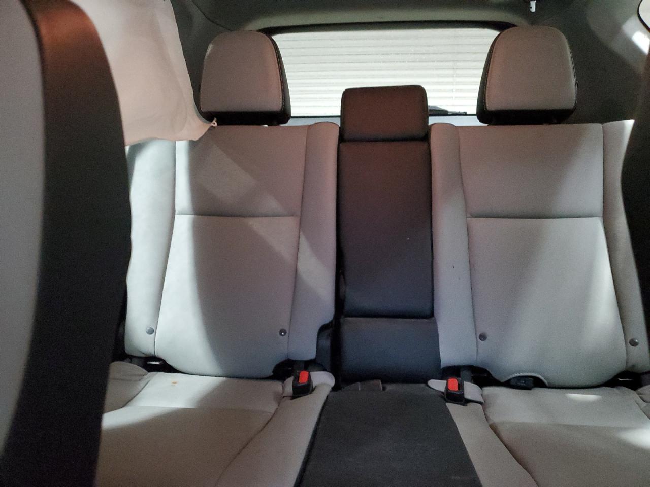 Toyota RAV4 Limited Image 4