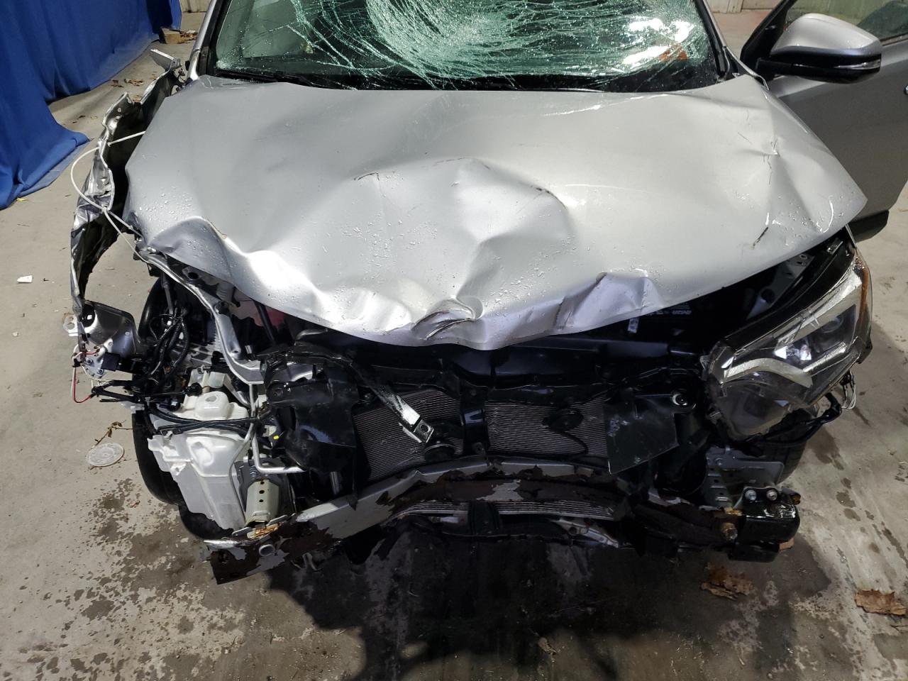 Toyota RAV4 Limited Image 6