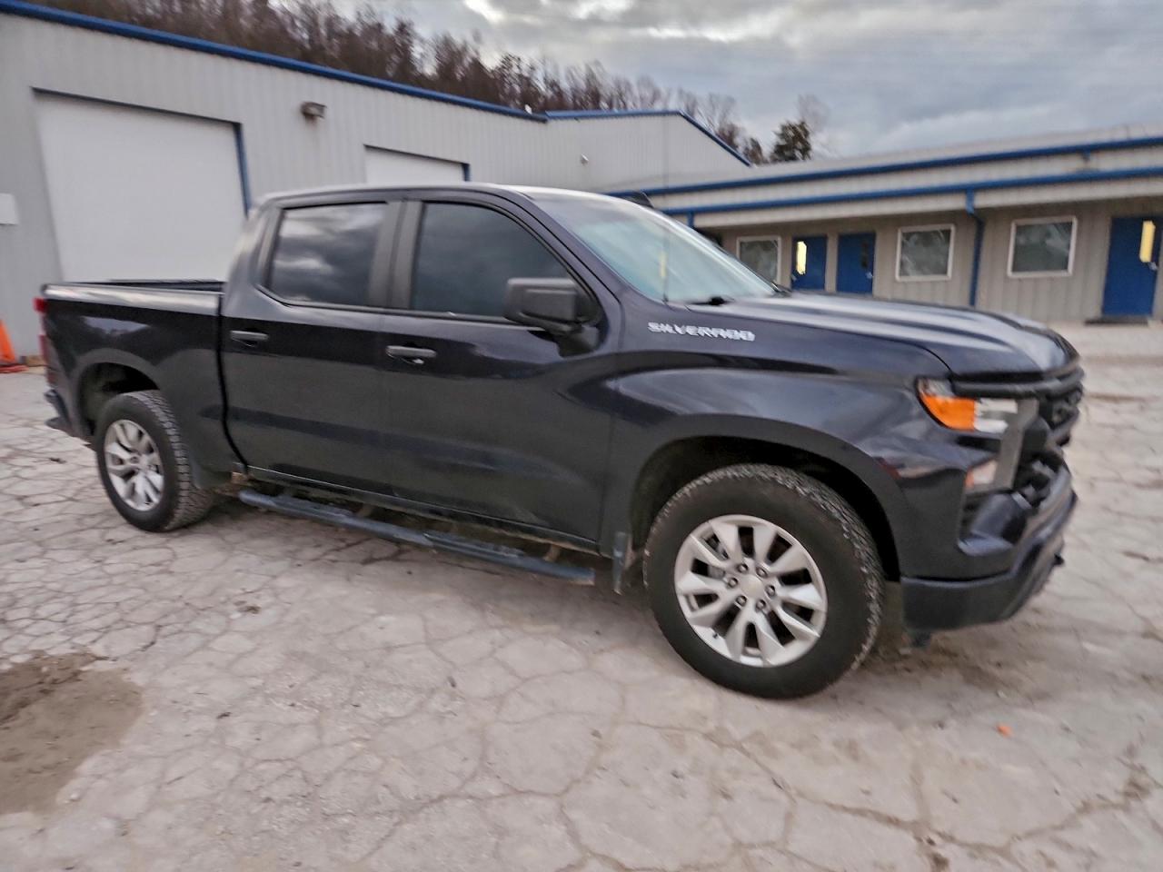 Chevrolet Silverado K1500 Custom Image 4