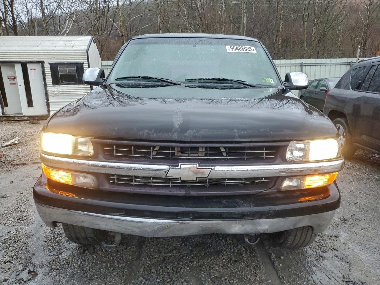 Chevrolet Silverado K1500 Image 3