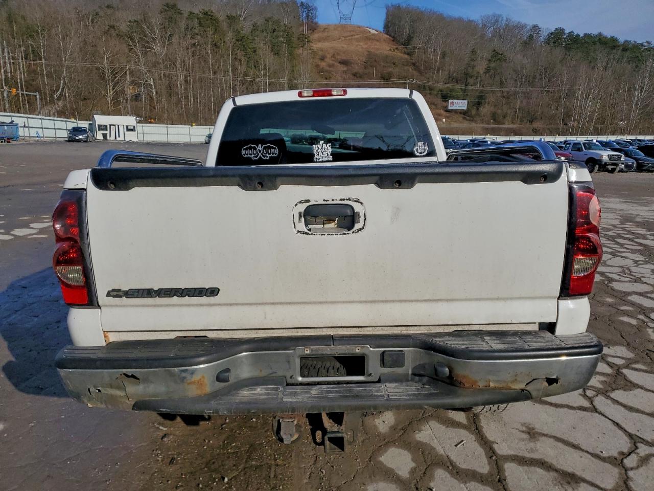 Chevrolet Silverado K1500 Image 4