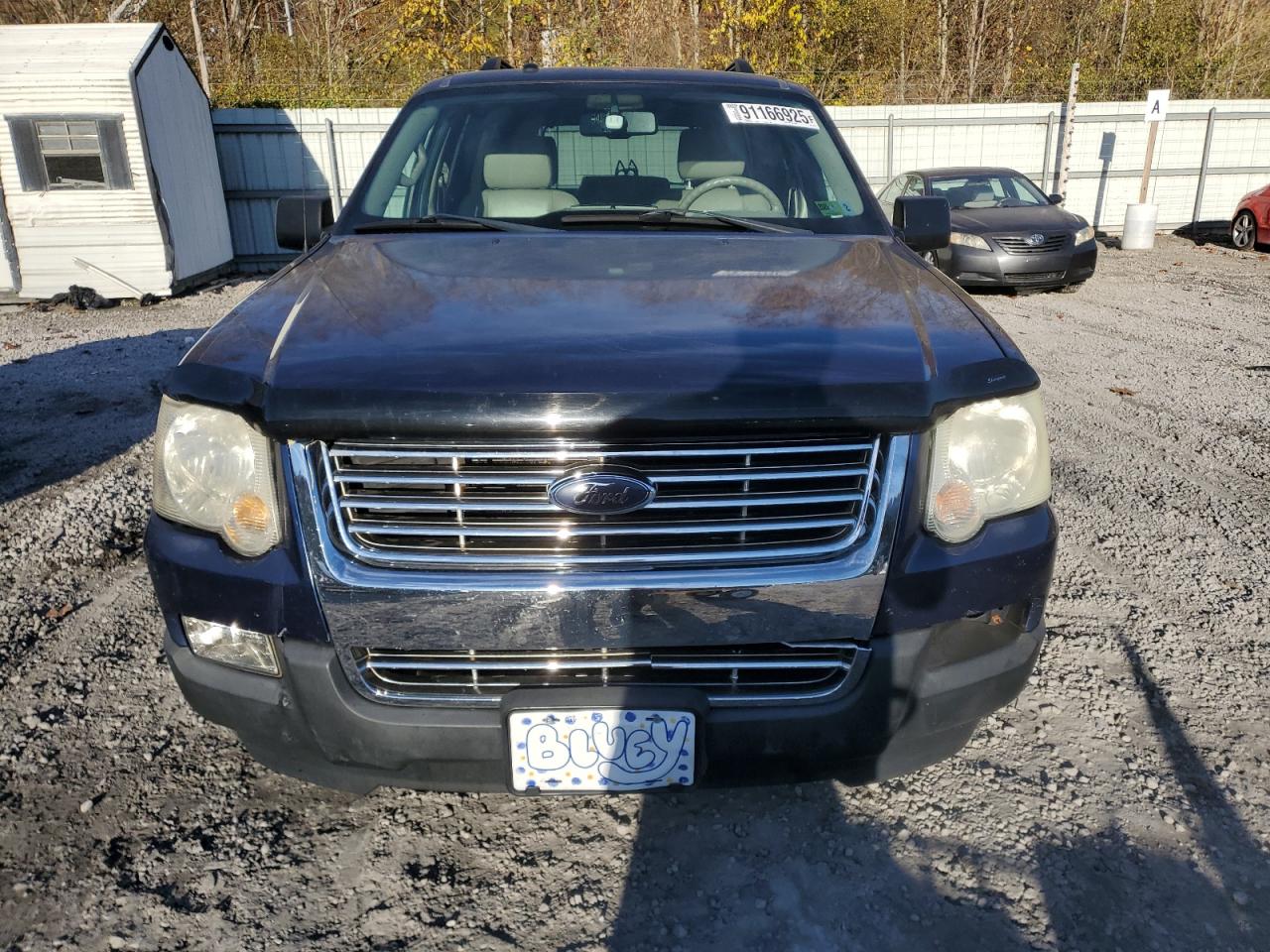 Ford Explorer Xlt Image 2