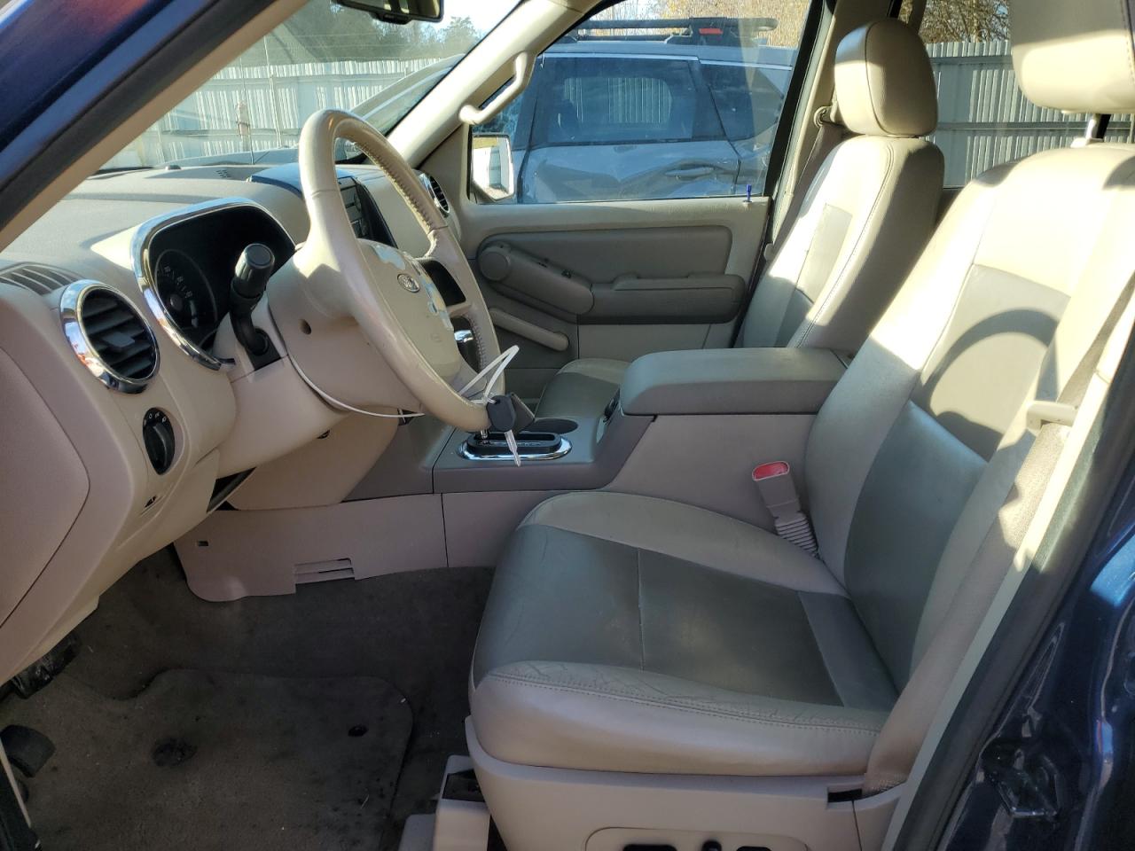 Ford Explorer Xlt Image 12