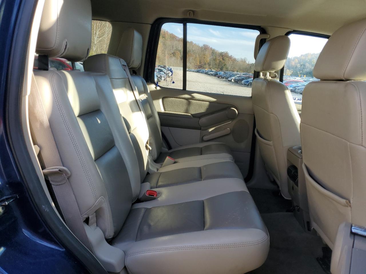 Ford Explorer Xlt Image 9