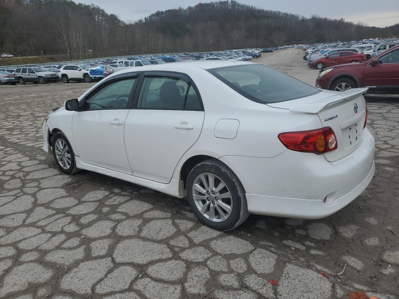 Toyota Corolla Base Image 12