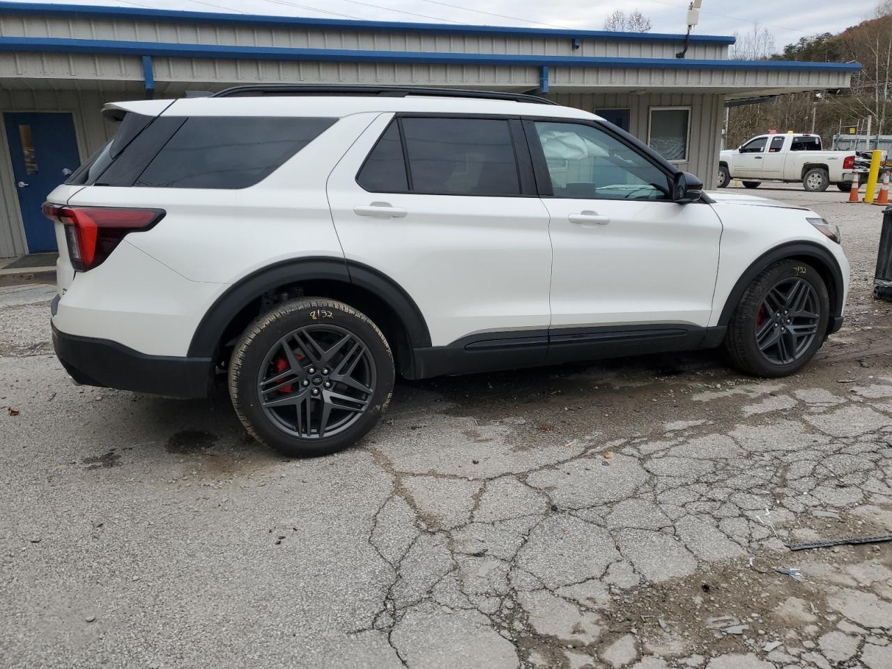 Ford Explorer St Image 2