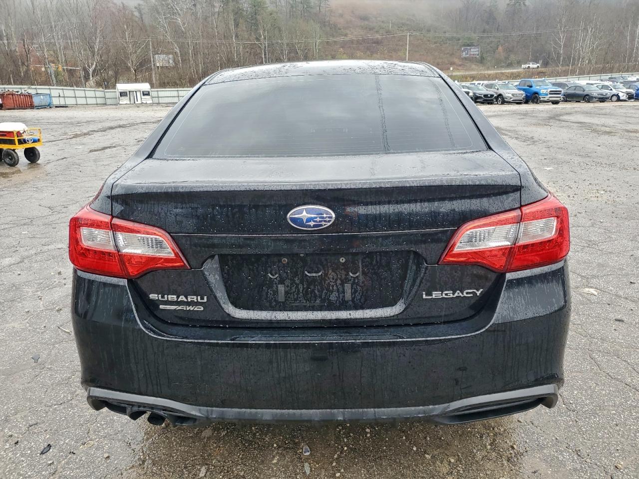 Subaru Legacy 2.5i Image 4