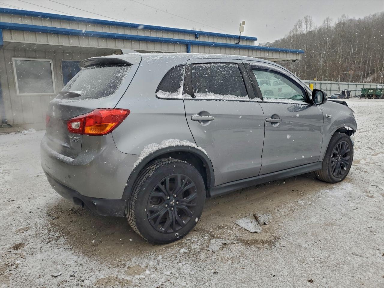 Mitsubishi Outlander Es Image 2