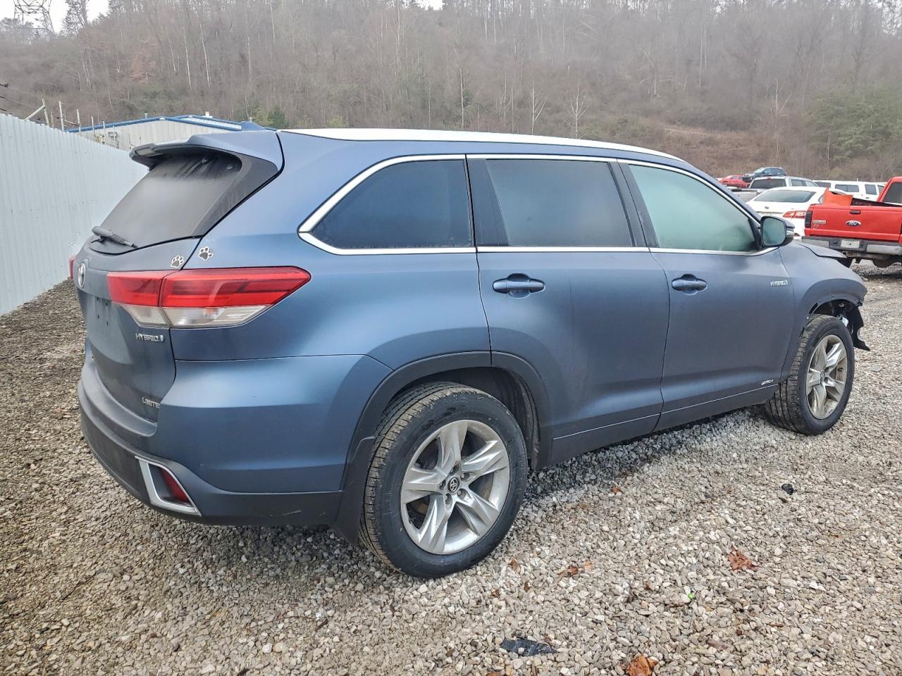 Toyota Highlander Hybrid Limited Image 2