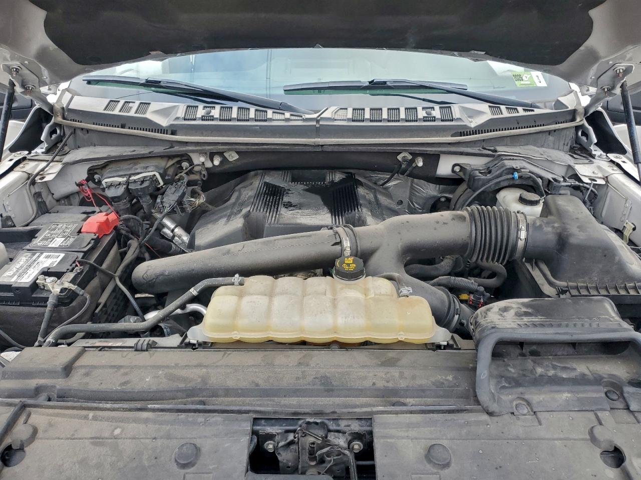 Ford F-150 Supercrew Image 8