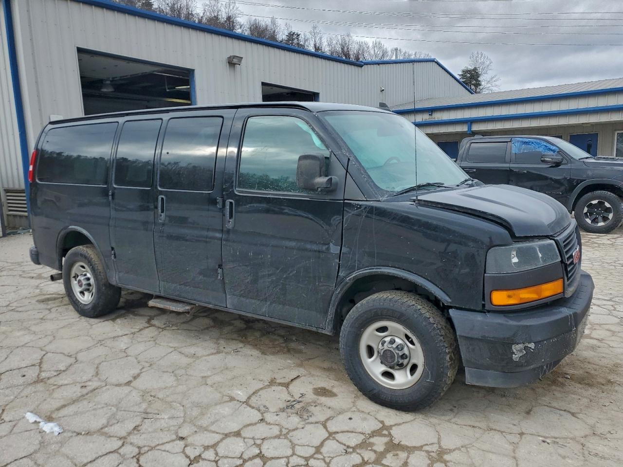 GMC Savana G2500 Ls Image 2