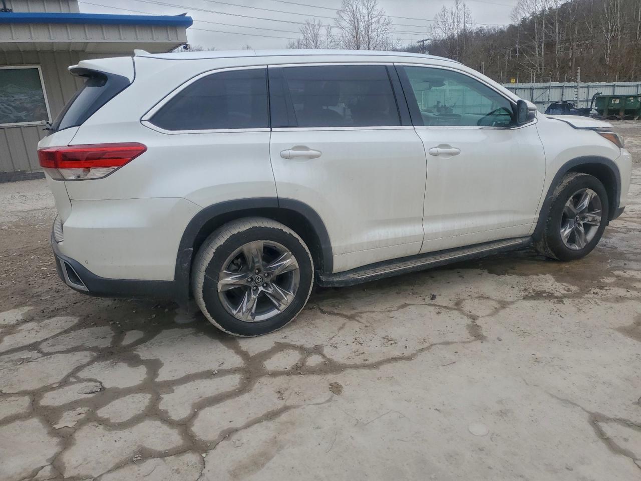 Toyota Highlander Limited Image 3