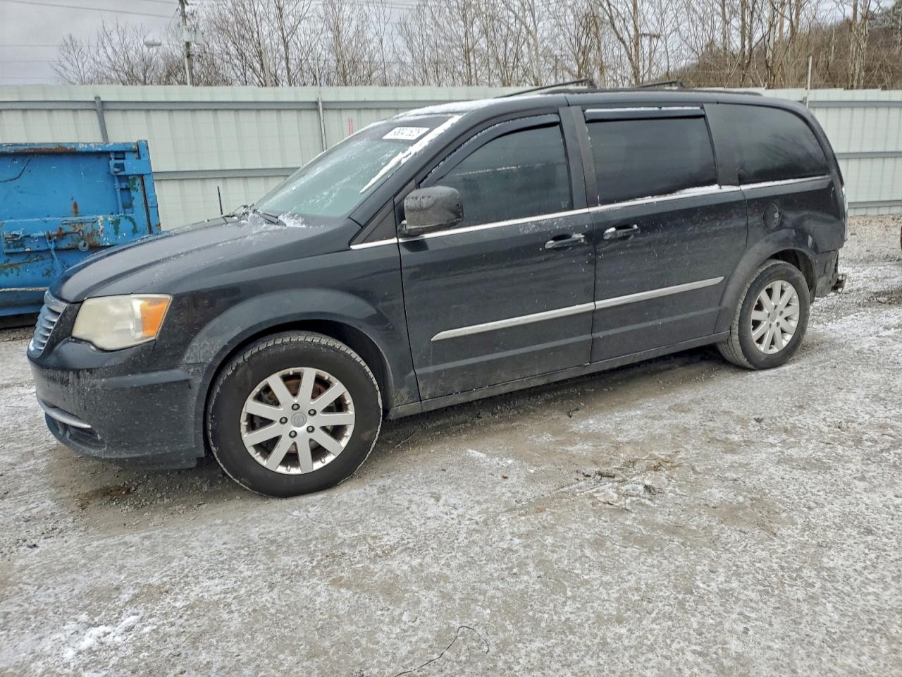 Chrysler Minivan Touring Image 1