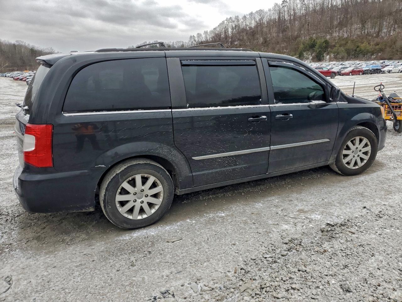 Chrysler Minivan Touring Image 9