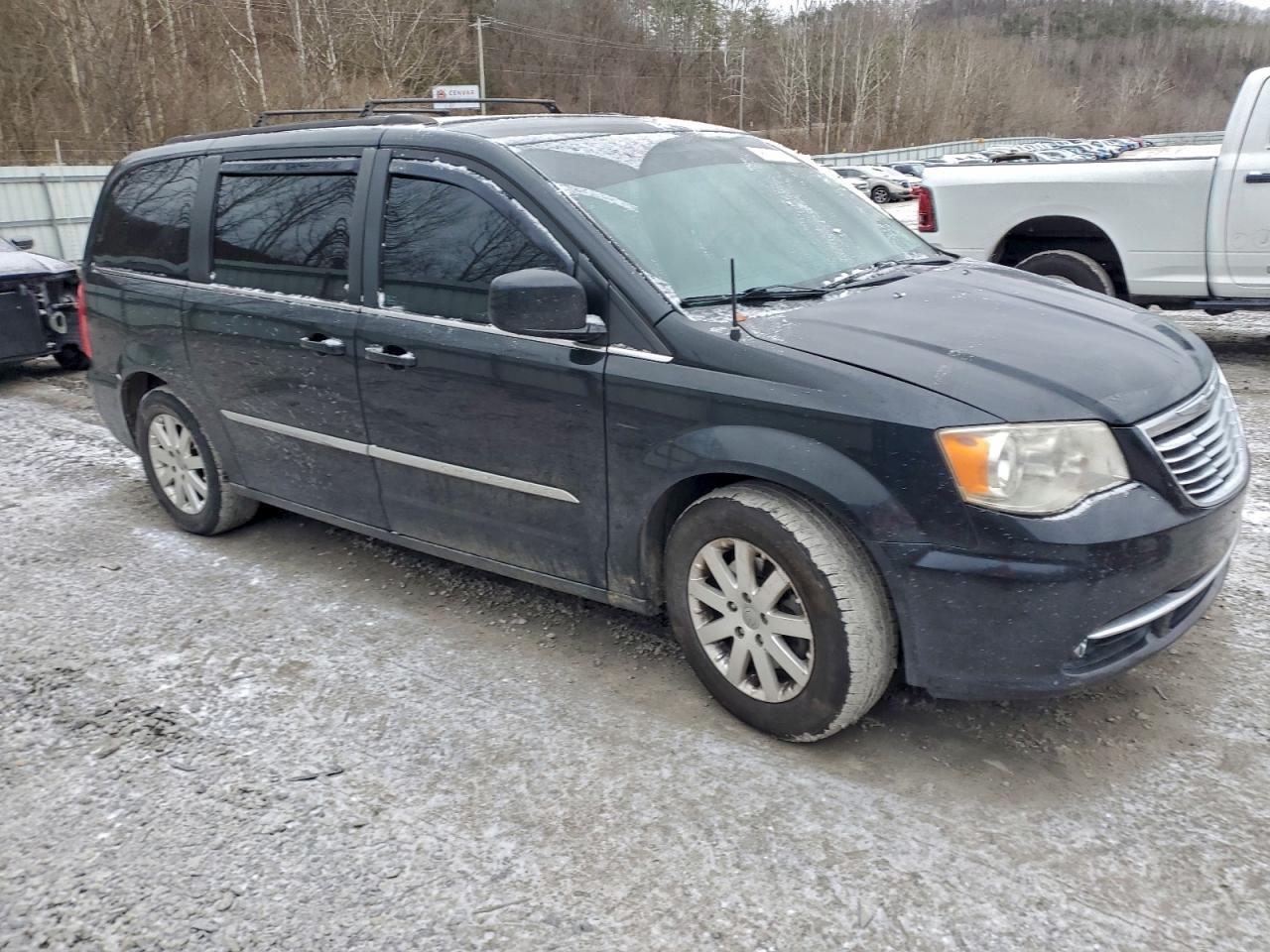 Chrysler Minivan Touring Image 11