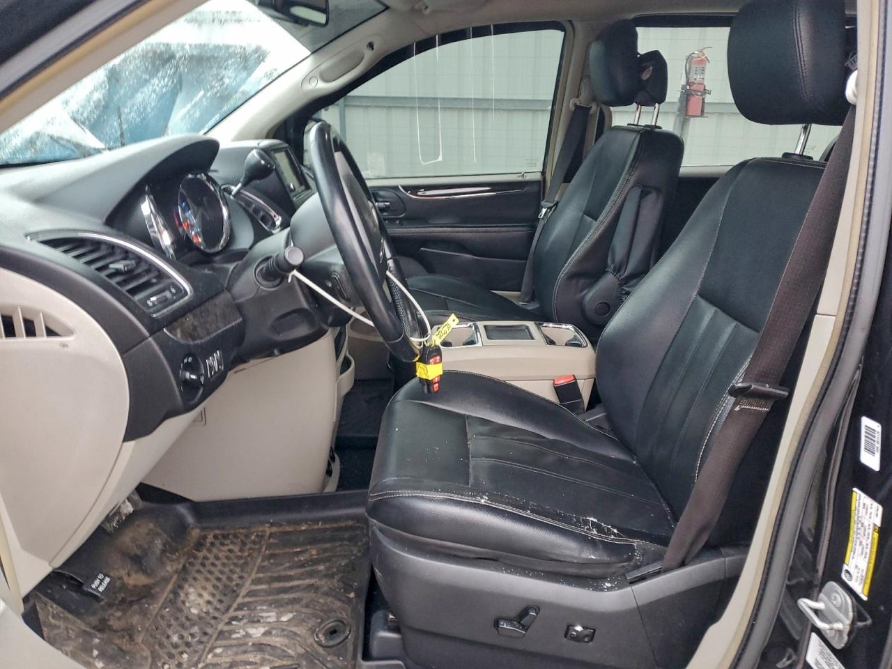 Chrysler Minivan Touring Image 8